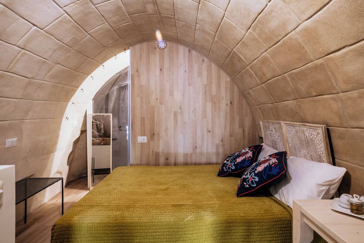 Habitación básica con 1 cama matrimonial o 2 individuales, 1 cama matrimonial, servicio de limpieza | Escritorio, wifi gratis y ropa de cama 