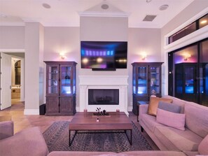 Smart TV, fireplace
