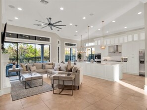 Smart TV, fireplace - Luxury Retreat at Reunion Resort – 6 Miles from Disney! (Kissimmee)