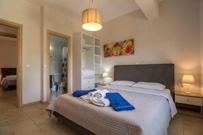 3 chambres, fer et planche à repasser, lit parapluie, Wi-Fi gratuit