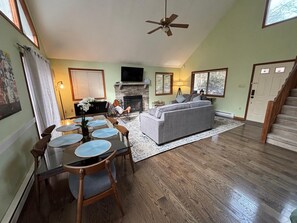 Smart TV, fireplace