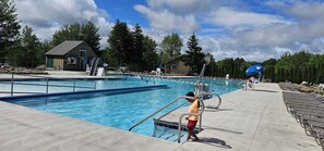 Outdoor pool - Cozy Pocono Retreat in Golf Course Community with plenty of activities around. (Tobyhanna)