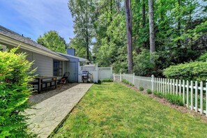 Outdoor dining - Private Escape - Dine in downtown Alpharetta/shop at Avalon, Walk to Downtown Alpharetta in 9 minute (Alpharetta)