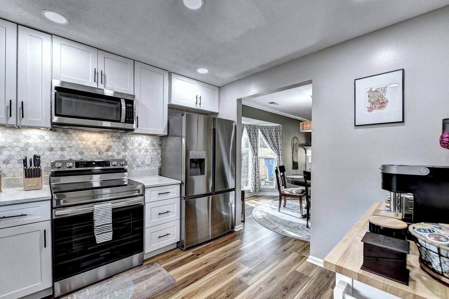 Refrigerador, microondas, horno y parrilla de estufa 