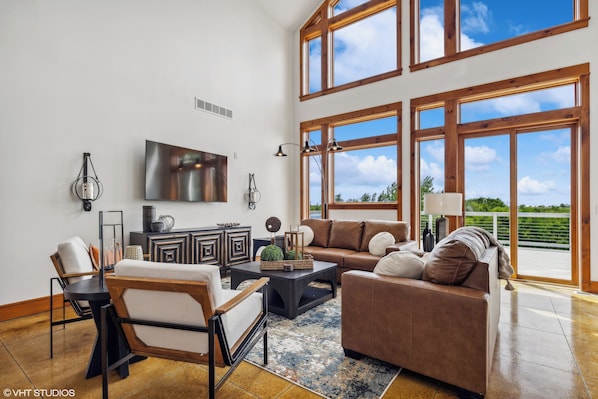 TV connectée, jeux vidéo, livres