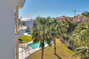 Pool - Amazing spacious apartment - Reserva Del Higueron (Málaga)