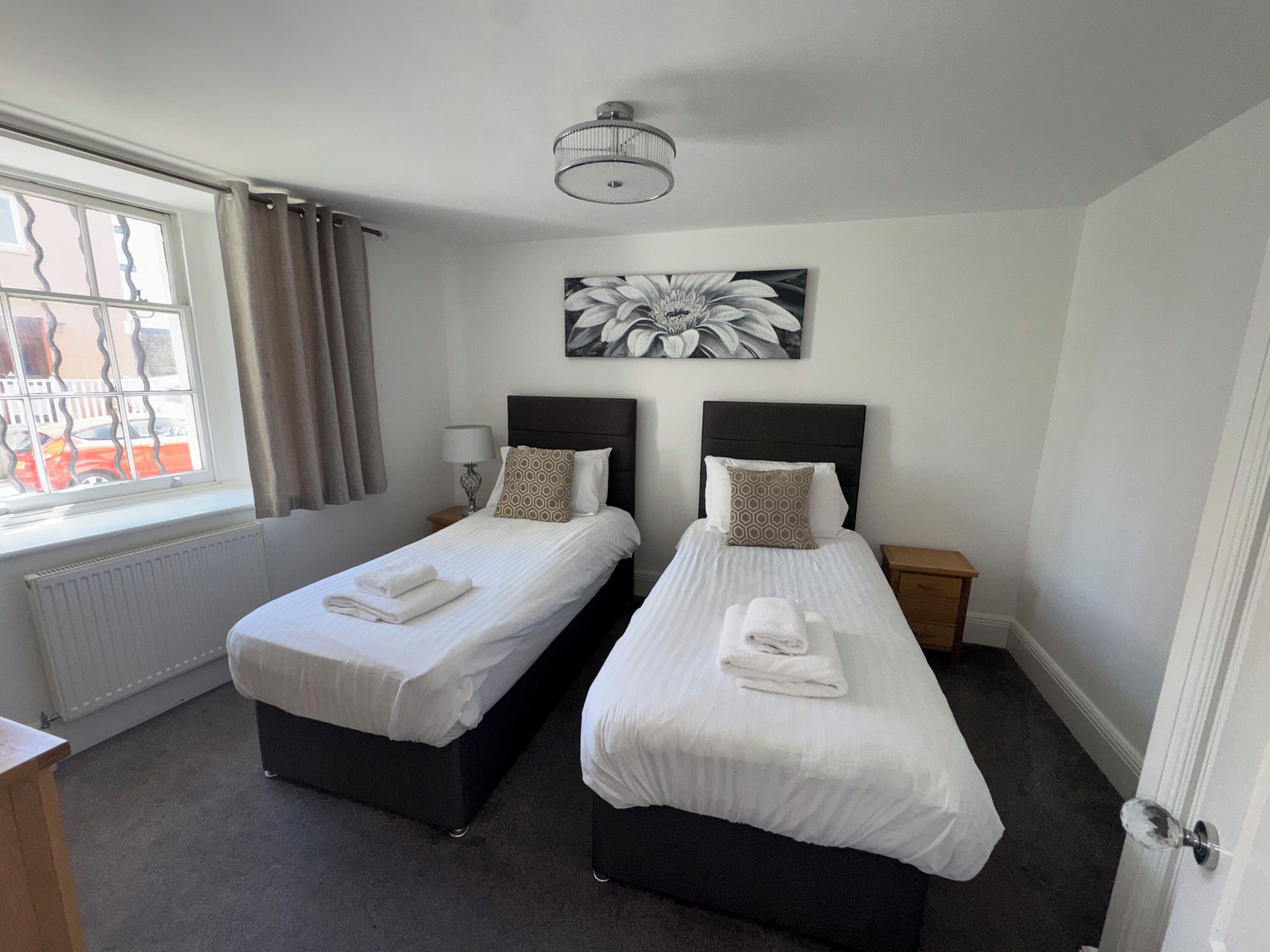 4 bedrooms, iron/ironing board, WiFi, bed sheets