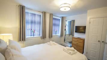 4 bedrooms, iron/ironing board, WiFi, bed sheets