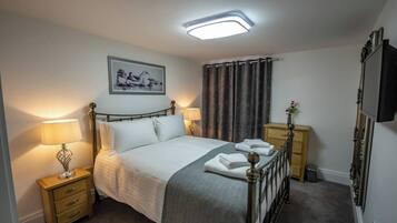 2 bedrooms, desk, iron/ironing board, free WiFi