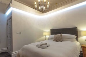 1 bedroom, desk, iron/ironing board, WiFi (free)