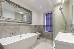 Hair dryer - 3 Bed - The Regency Suite by Pureserviced (Plymouth)