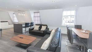 Interior - 3 Bed - The Regency Suite by Pureserviced (Plymouth)