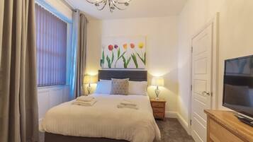 3 bedrooms, iron/ironing board, WiFi, bed sheets