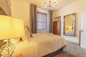 3 bedrooms, iron/ironing board, WiFi, bed sheets - 3 Bed - The Regency Suite by Pureserviced (Plymouth)