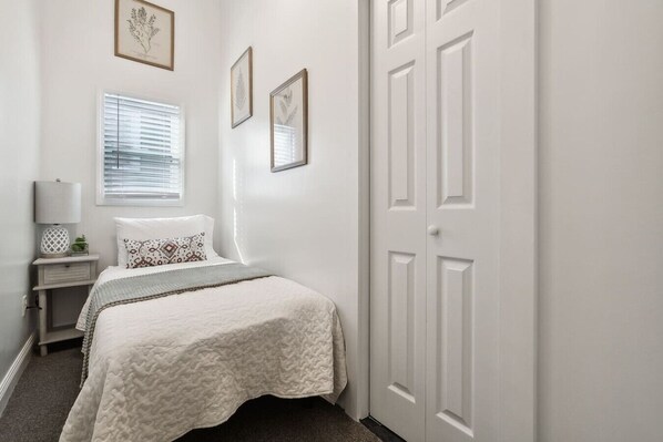 3 bedrooms, desk, iron/ironing board, WiFi