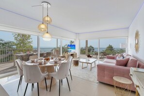 Dining - Stylish apartment with oceanview (Málaga)