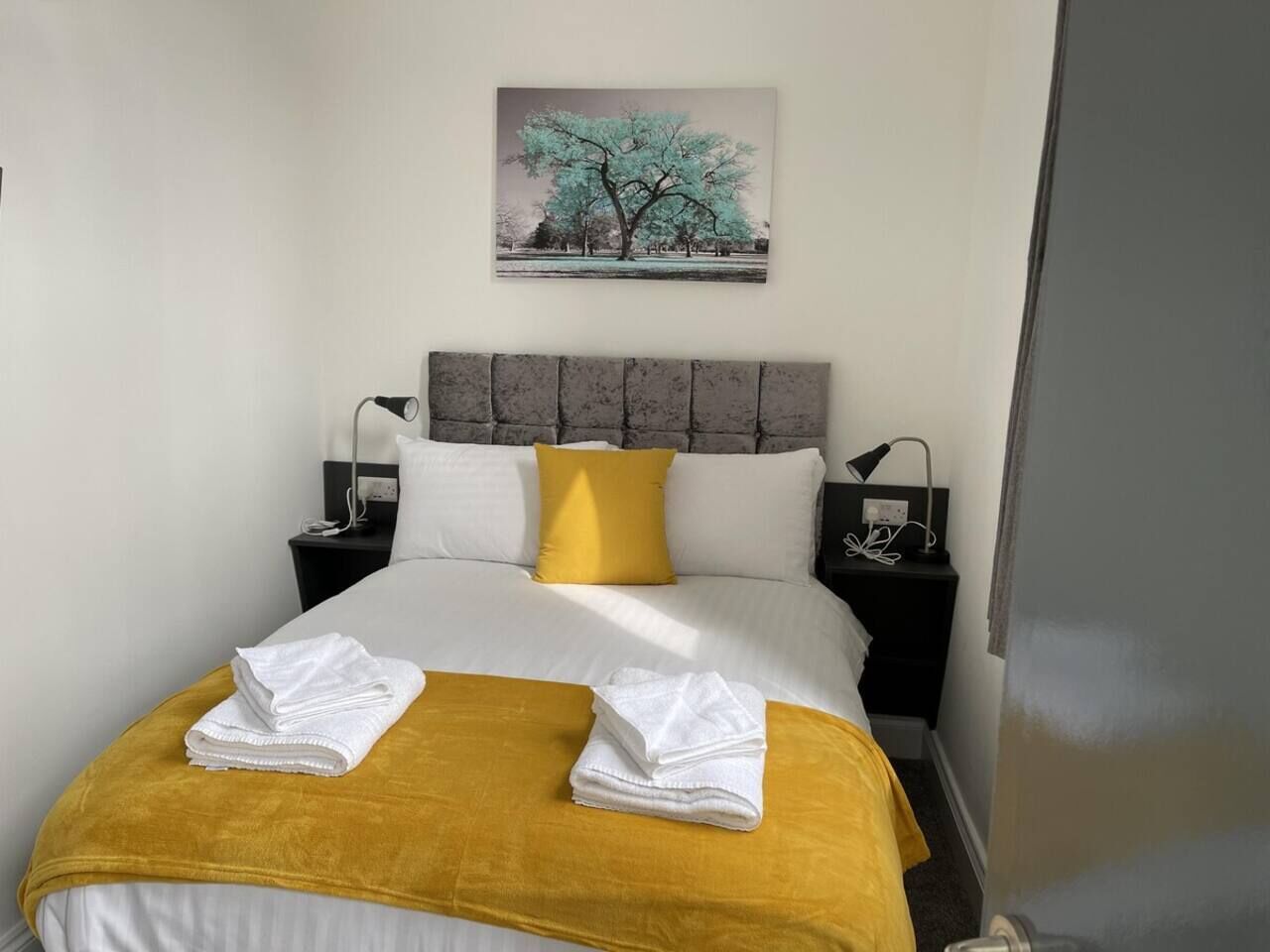 2 bedrooms, desk, iron/ironing board, travel cot