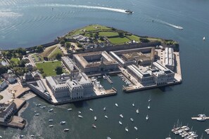 Marina - 5 Brewhouse by Pureserviced (Cremyll)