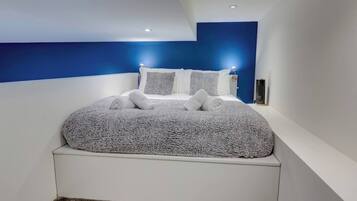 2 habitaciones, escritorio, tabla de planchar con plancha y wifi gratis