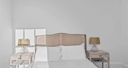 Luxury 2 bed apartment Mount Wise Plymouth parking