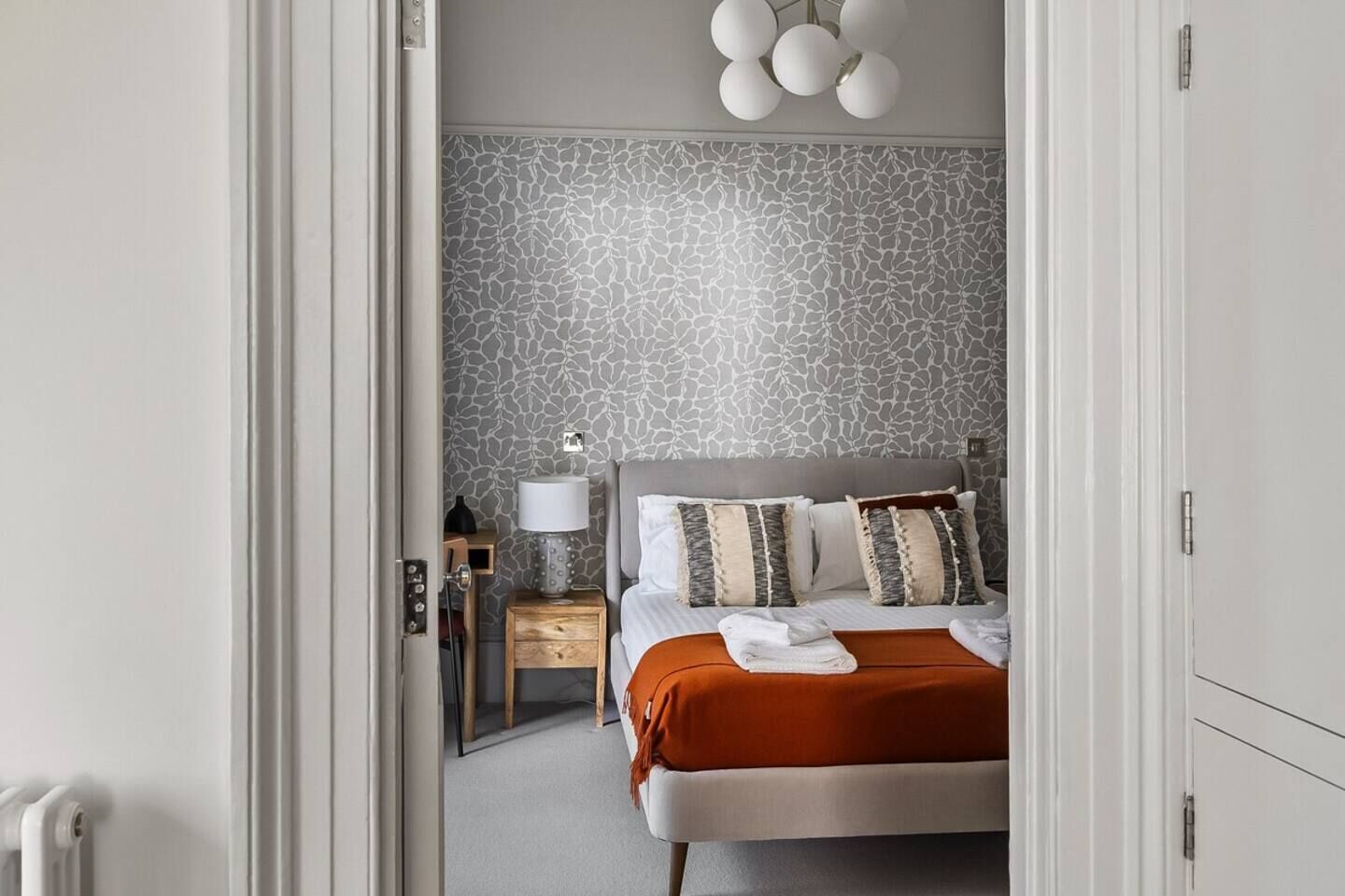 1 chambre, bureau, fer et planche à repasser, Wi-Fi gratuit