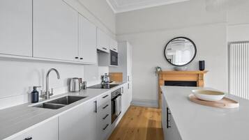 Refrigerador, microondas, horno, lavavajillas