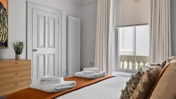 1 bedroom, desk, iron/ironing board, WiFi (free)