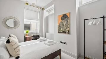 3 bedrooms, iron/ironing board, WiFi, bed sheets