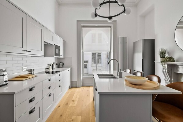 Fridge, microwave, oven, dishwasher
