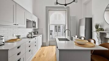 Fridge, microwave, oven, dishwasher