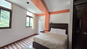 Family Room, River View | Free WiFi - ANTURIOS HOUSE (Aguas Calientes)