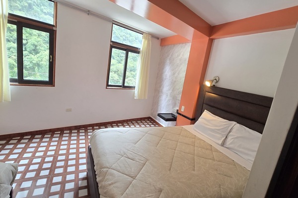 Family Room, River View | Free WiFi