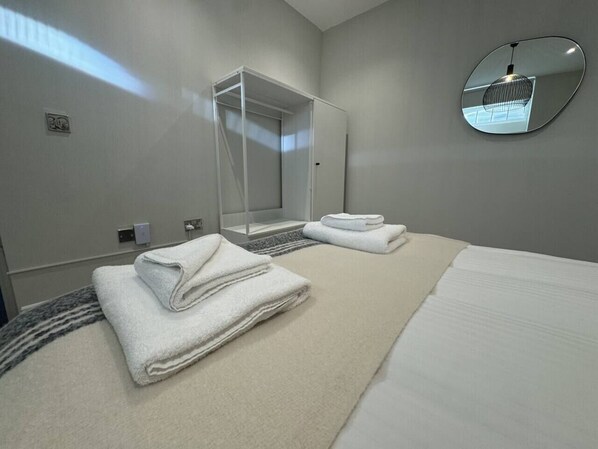 1 bedroom, desk, iron/ironing board, free WiFi