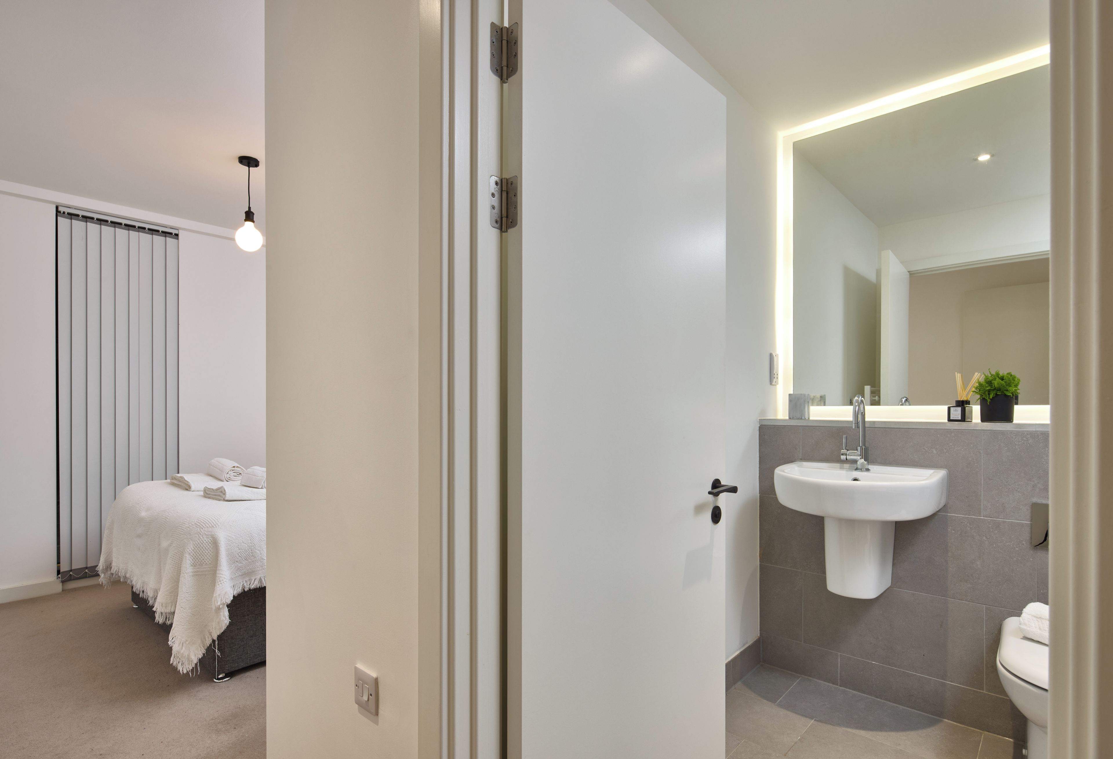 Basic Apartment, 2 Bedrooms, City View | Bathroom | Combined shower/tub, hair dryer, towels