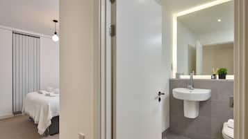 Basic Apartment, 2 Bedrooms, City View | Bathroom | Combined shower/tub, hair dryer, towels