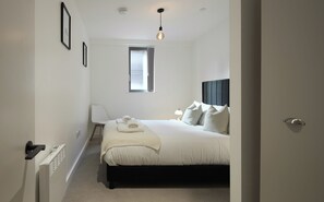 2 bedrooms, desk, free wired internet, bed sheets