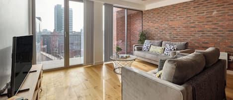 Design Apartment | Living area | 32-inch Smart TV with satellite channels