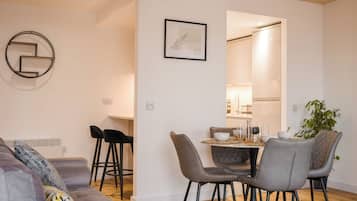 Design Apartment | Living area | 32-inch Smart TV with satellite channels