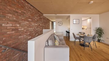 Departamento de diseñador | Área de sala de estar | Smart TV de 32 pulgadas con canales vía satélite