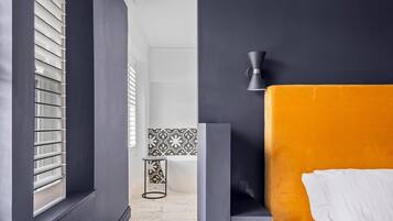 8 bedrooms, iron/ironing board, WiFi, bed sheets