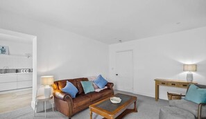 TV - 2 Bed - Apartment No. 1 Windsor Villas (Plymouth)