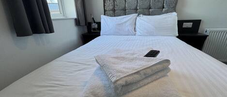 1 slaapkamer, een strijkplank/strijkijzer, wifi