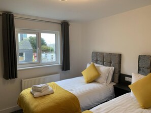 1 dormitorio, escritorio, tabla de planchar con plancha y wifi gratis