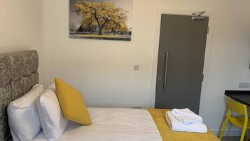 1 dormitorio, escritorio, tabla de planchar con plancha y wifi gratis