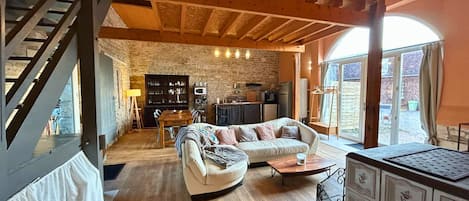 Fireplace, ping pong, books