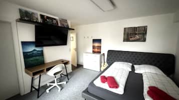 1 bedroom, desk, WiFi, bed sheets