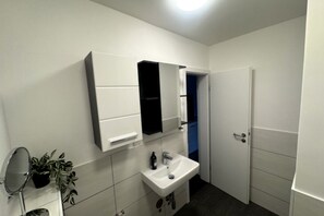 Hair dryer, towels - City Center Room "Zuse" with kitchen in the city center (Badestube 6)