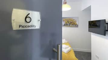 1 habitación, tabla de planchar con plancha y wifi