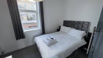 1 dormitorio, escritorio, tabla de planchar con plancha y wifi gratis