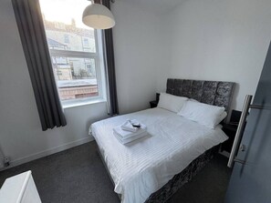 1 chambre, bureau, fer et planche à repasser, Wi-Fi gratuit